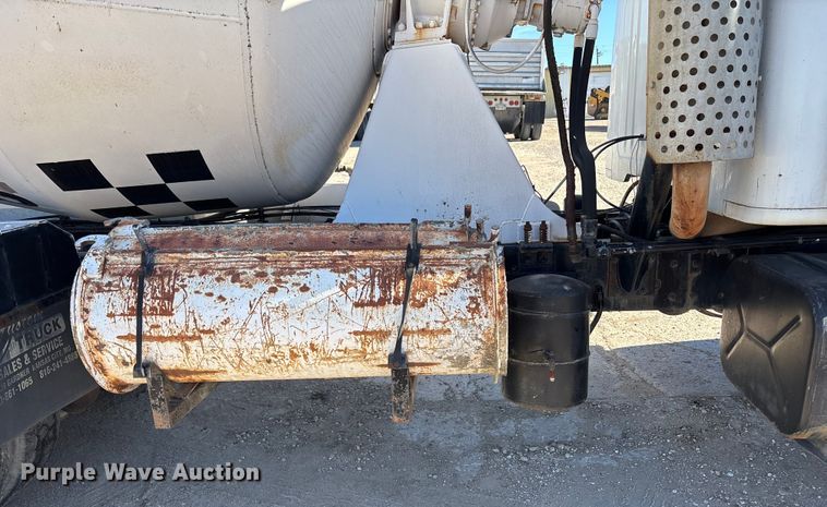 image for item FC1524 1994 International F-2574 ready mix truck