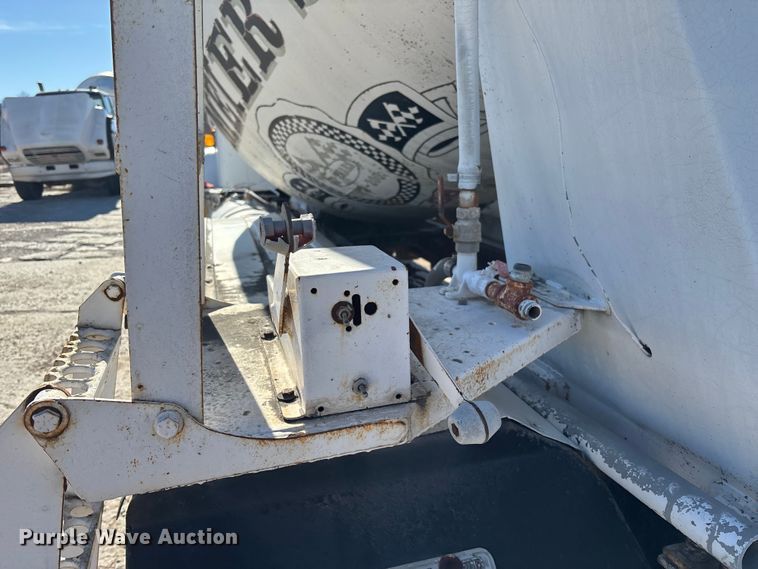 image for item FC1524 1994 International F-2574 ready mix truck