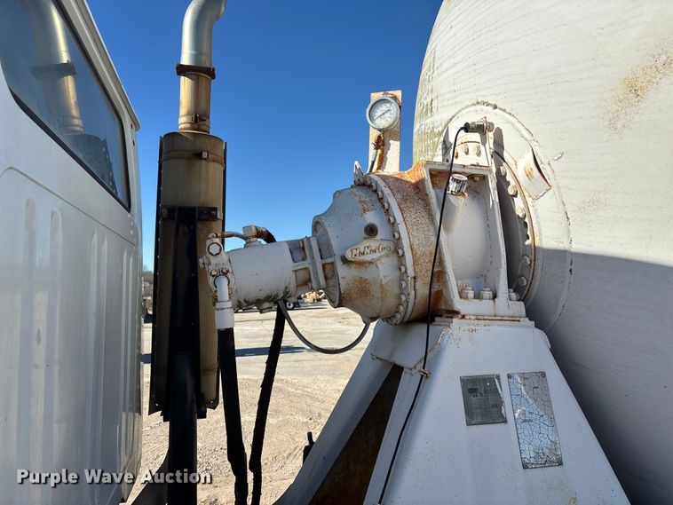 image for item FC1524 1994 International F-2574 ready mix truck