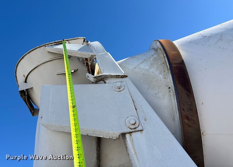 image for item FC1524 1994 International F-2574 ready mix truck