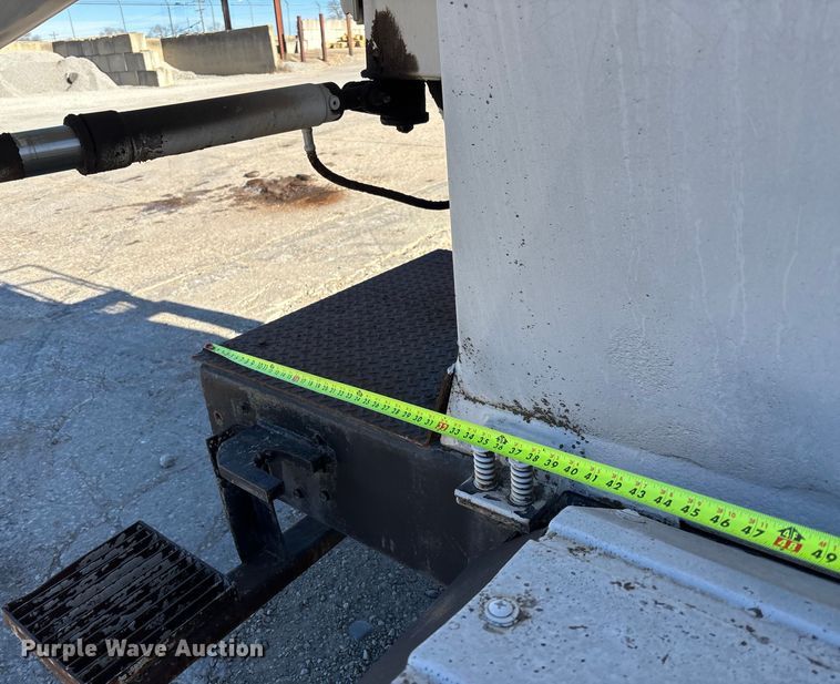 image for item FC1524 1994 International F-2574 ready mix truck