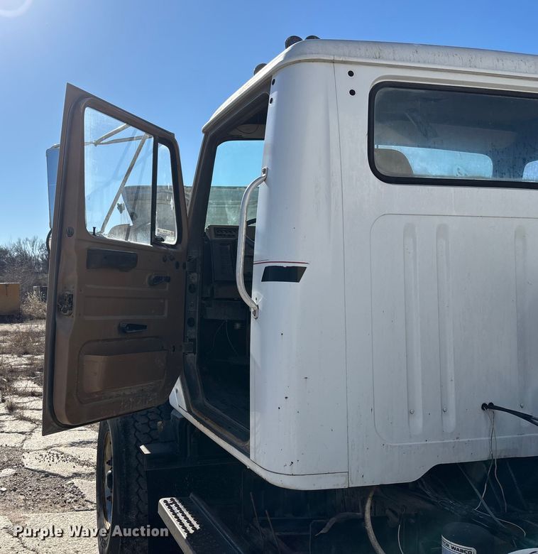 image for item FC1524 1994 International F-2574 ready mix truck