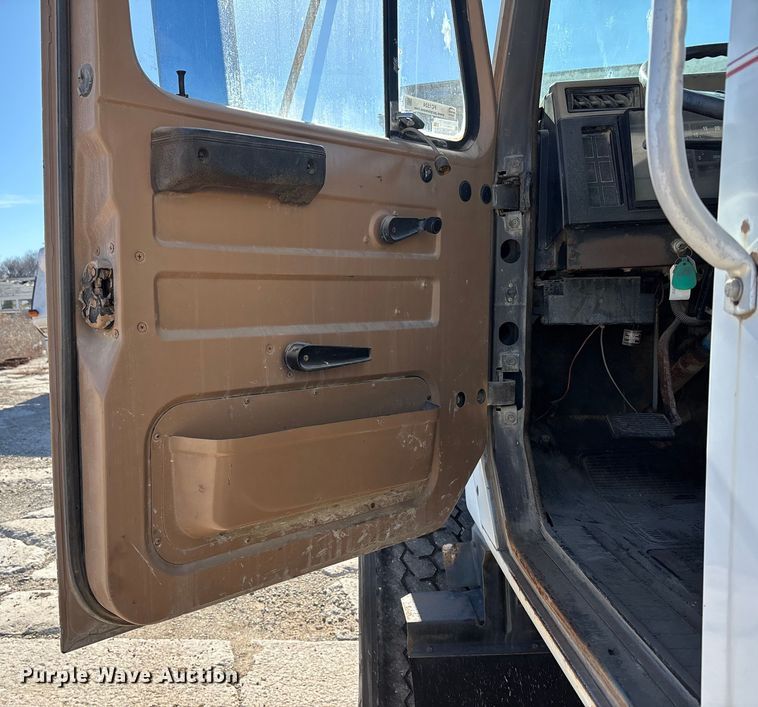 image for item FC1524 1994 International F-2574 ready mix truck