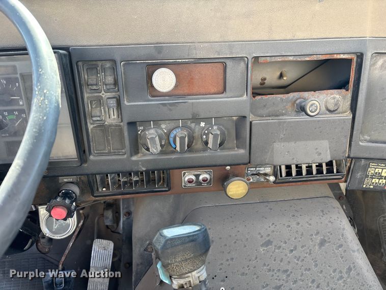 image for item FC1524 1994 International F-2574 ready mix truck