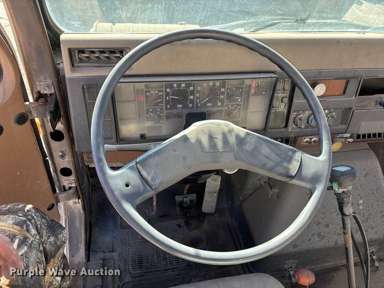 image for item FC1524 1994 International F-2574 ready mix truck