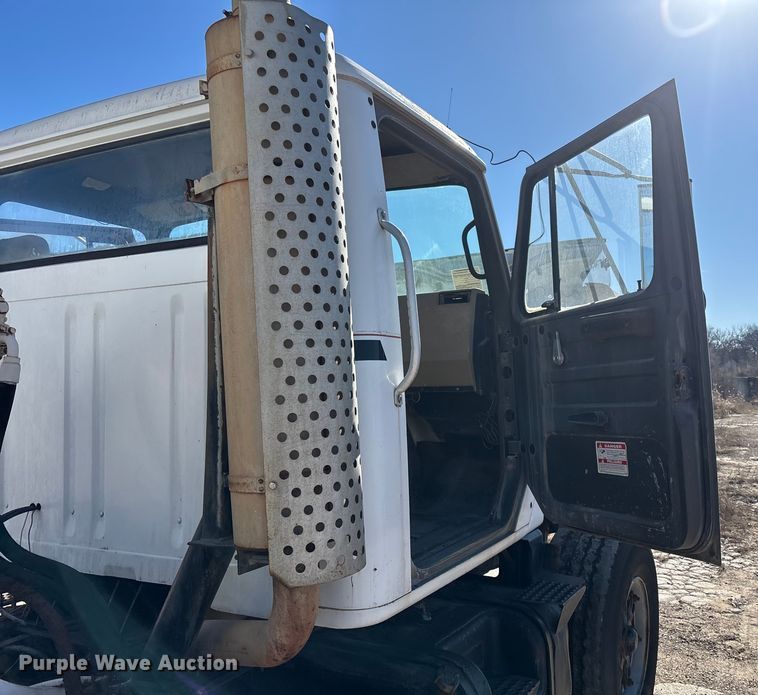 image for item FC1524 1994 International F-2574 ready mix truck