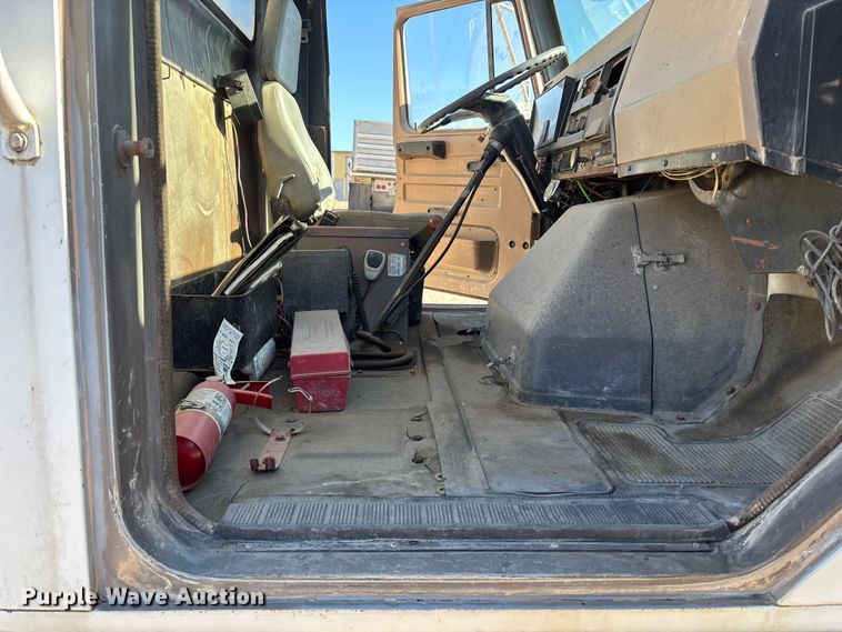 image for item FC1524 1994 International F-2574 ready mix truck