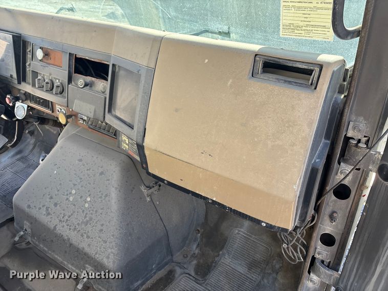 image for item FC1524 1994 International F-2574 ready mix truck