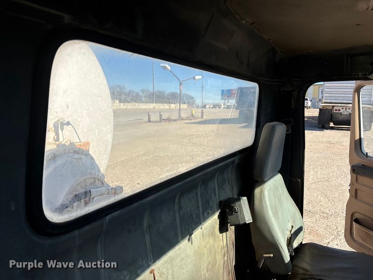 image for item FC1524 1994 International F-2574 ready mix truck