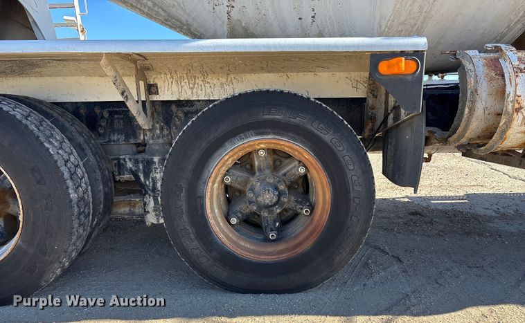 image for item FC1524 1994 International F-2574 ready mix truck