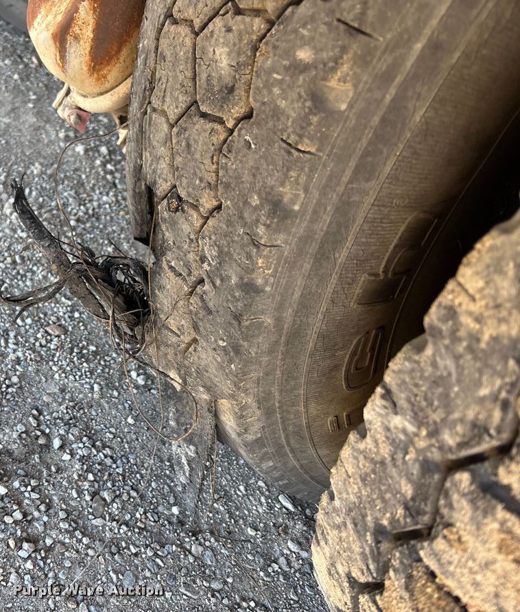 image for item FC1524 1994 International F-2574 ready mix truck