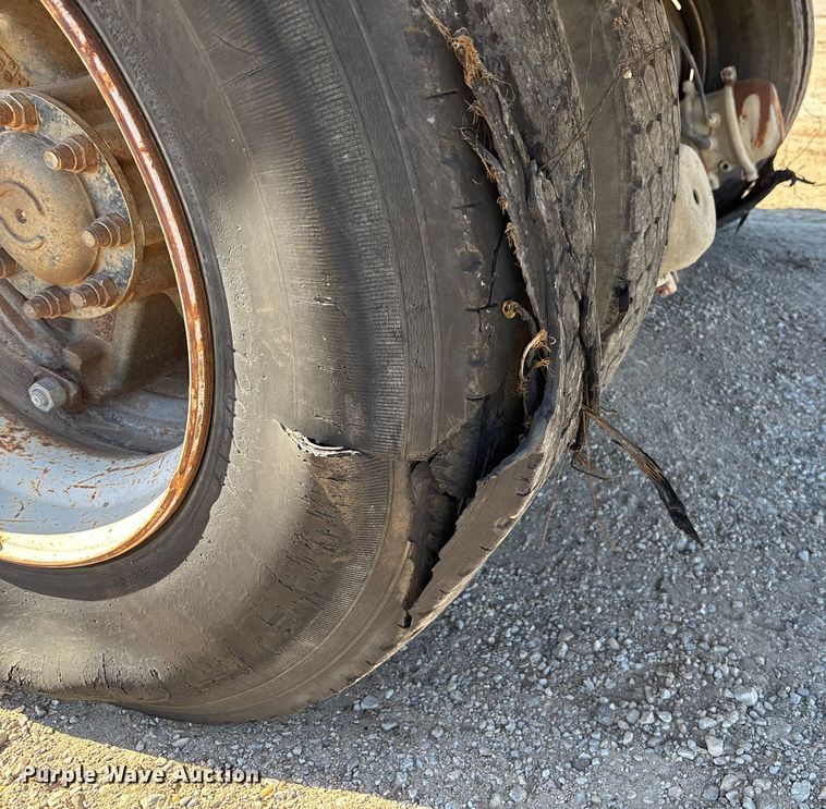 image for item FC1524 1994 International F-2574 ready mix truck