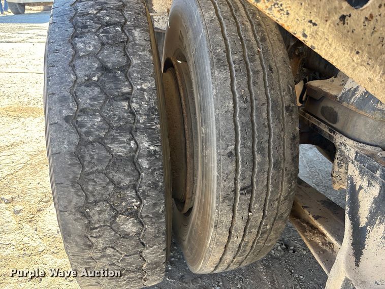 image for item FC1524 1994 International F-2574 ready mix truck