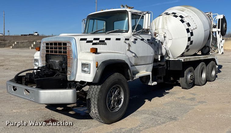 image for item FC1525 1988 Ford LT9000 ready mix truck