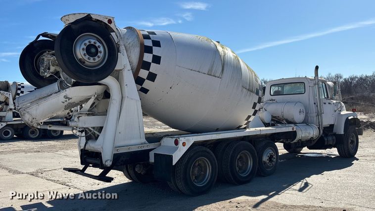 image for item FC1525 1988 Ford LT9000 ready mix truck