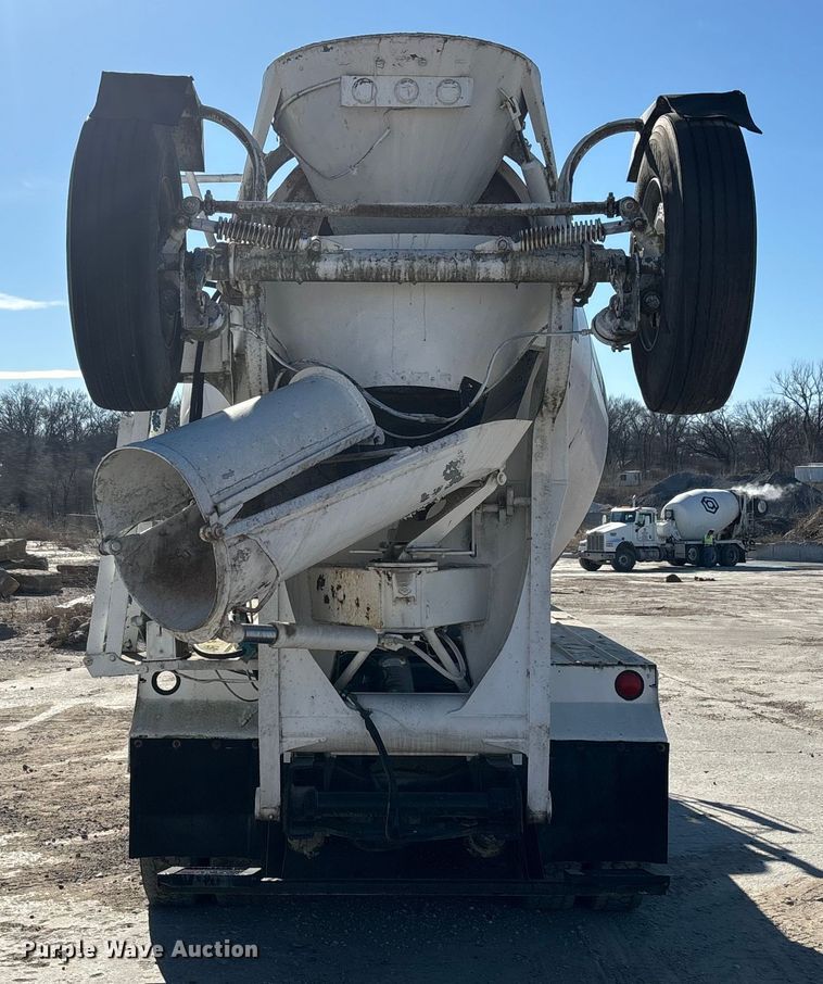 image for item FC1525 1988 Ford LT9000 ready mix truck