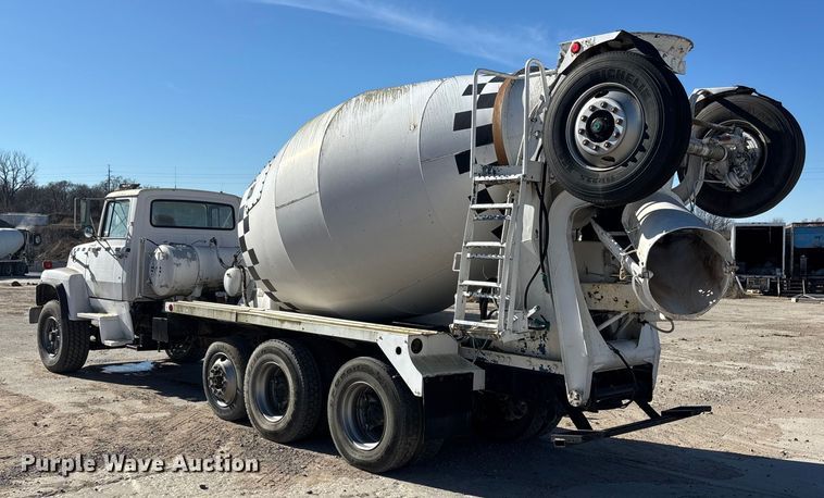 image for item FC1525 1988 Ford LT9000 ready mix truck