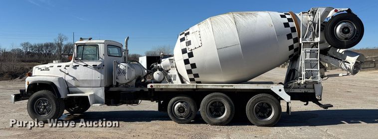 image for item FC1525 1988 Ford LT9000 ready mix truck