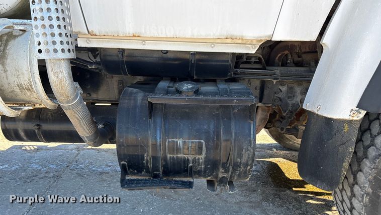 image for item FC1525 1988 Ford LT9000 ready mix truck