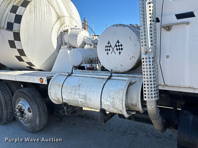 image for item FC1525 1988 Ford LT9000 ready mix truck