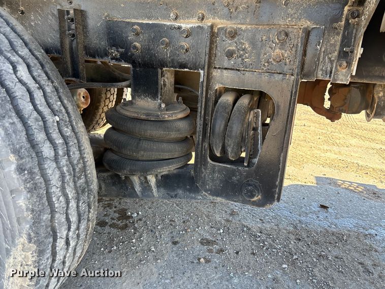 image for item FC1525 1988 Ford LT9000 ready mix truck