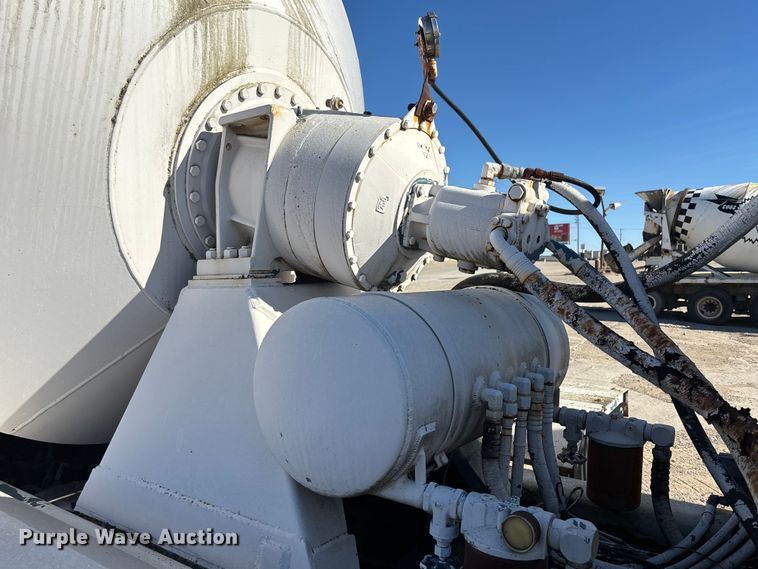 image for item FC1525 1988 Ford LT9000 ready mix truck