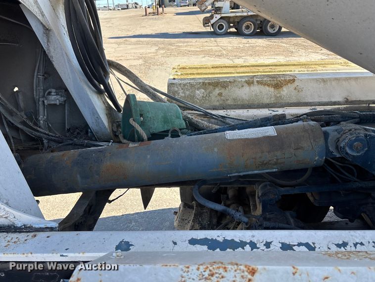 image for item FC1525 1988 Ford LT9000 ready mix truck