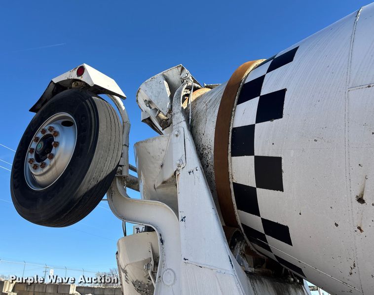 image for item FC1525 1988 Ford LT9000 ready mix truck