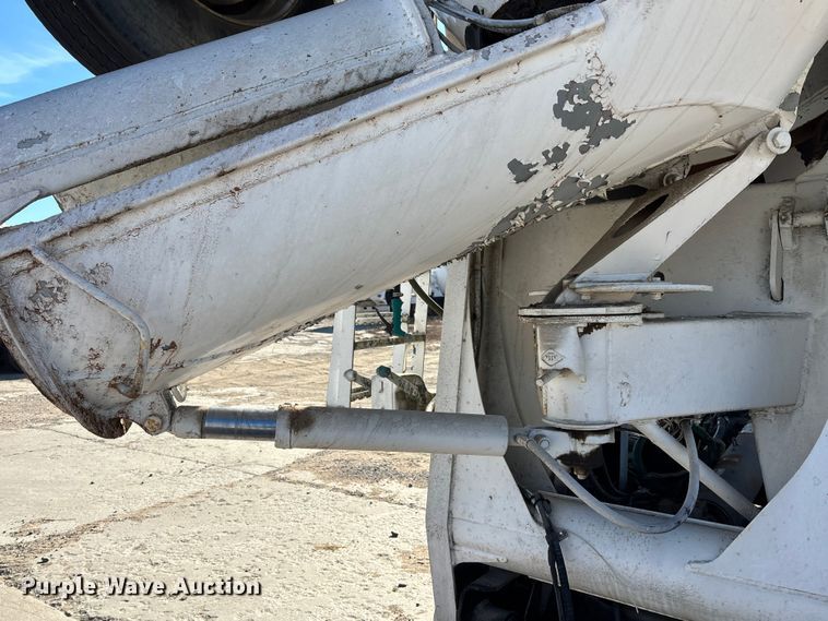 image for item FC1525 1988 Ford LT9000 ready mix truck