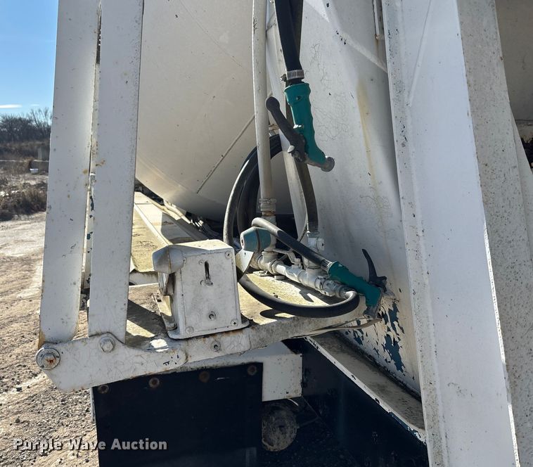 image for item FC1525 1988 Ford LT9000 ready mix truck