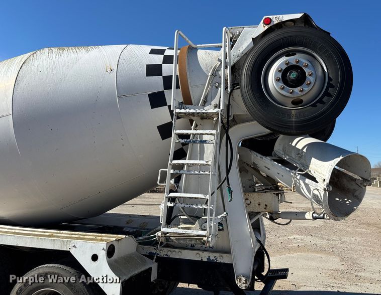 image for item FC1525 1988 Ford LT9000 ready mix truck