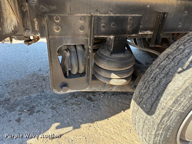 image for item FC1525 1988 Ford LT9000 ready mix truck