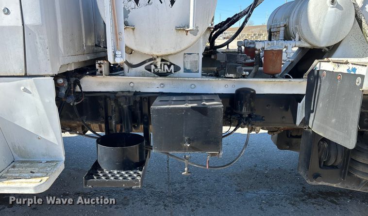 image for item FC1525 1988 Ford LT9000 ready mix truck