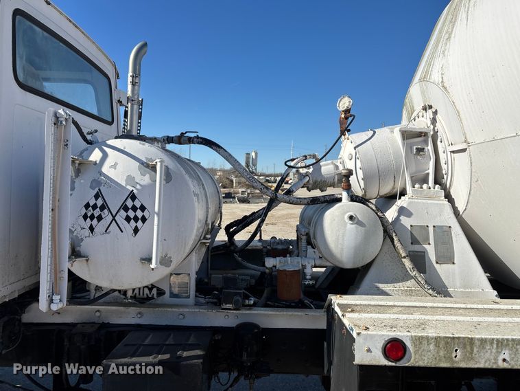 image for item FC1525 1988 Ford LT9000 ready mix truck