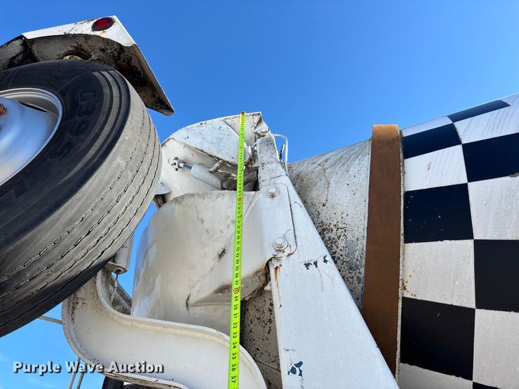 image for item FC1525 1988 Ford LT9000 ready mix truck