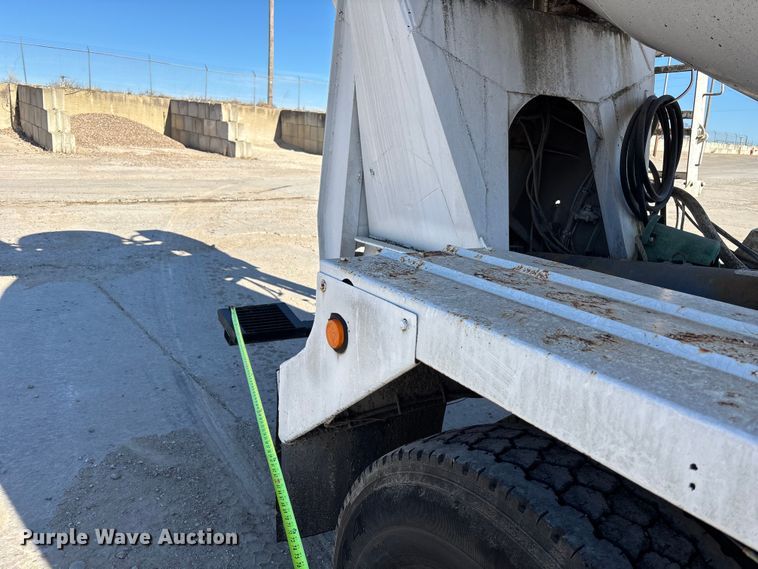 image for item FC1525 1988 Ford LT9000 ready mix truck