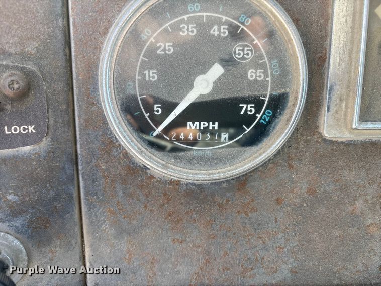 image for item FC1525 1988 Ford LT9000 ready mix truck