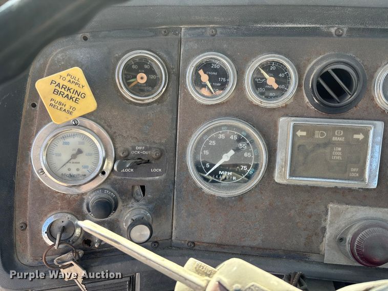 image for item FC1525 1988 Ford LT9000 ready mix truck