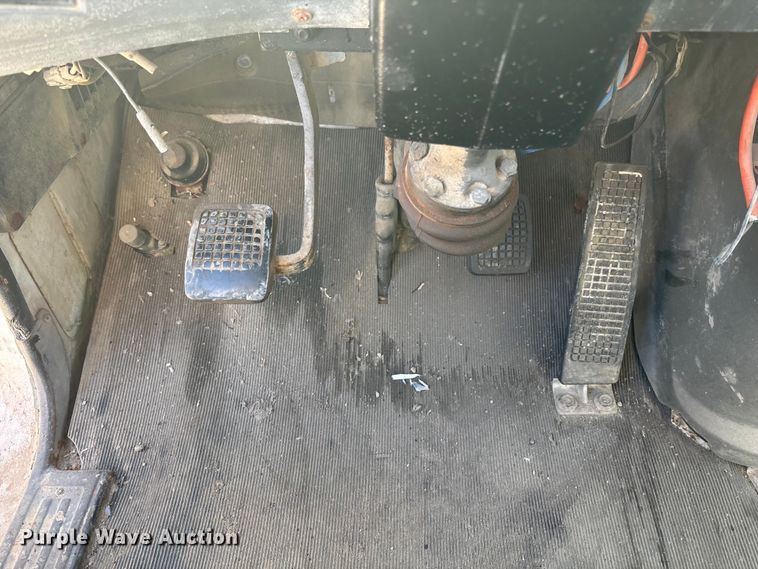 image for item FC1525 1988 Ford LT9000 ready mix truck