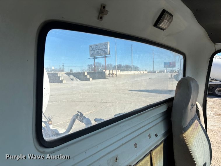 image for item FC1525 1988 Ford LT9000 ready mix truck