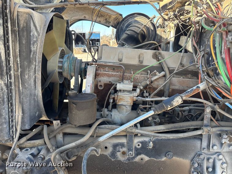 image for item FC1525 1988 Ford LT9000 ready mix truck