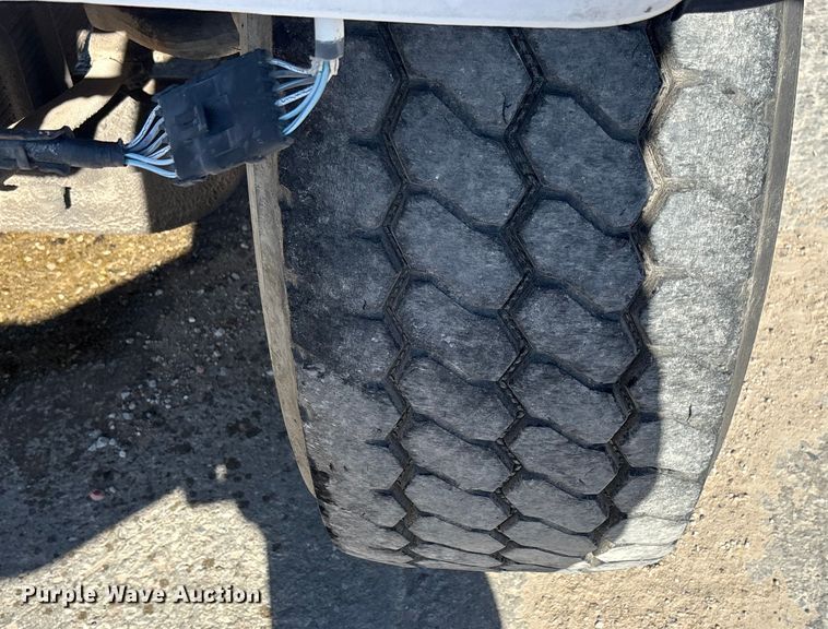 image for item FC1525 1988 Ford LT9000 ready mix truck