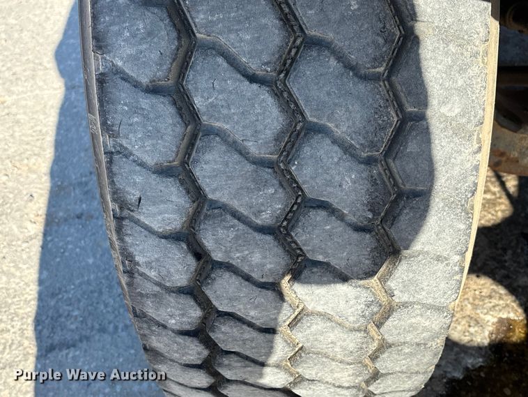 image for item FC1525 1988 Ford LT9000 ready mix truck