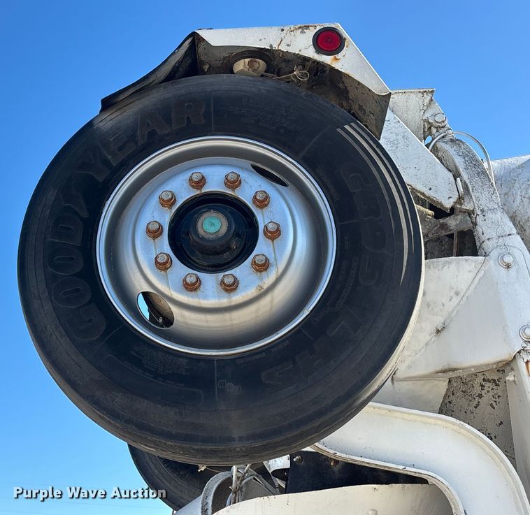 image for item FC1525 1988 Ford LT9000 ready mix truck