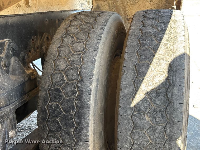 image for item FC1525 1988 Ford LT9000 ready mix truck