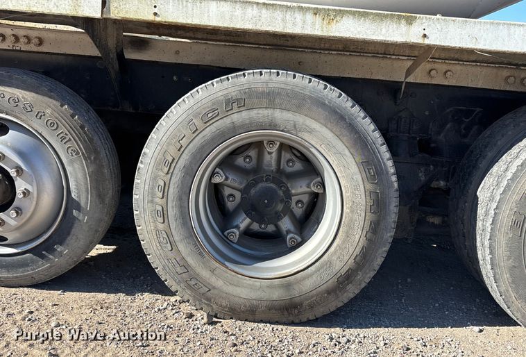 image for item FC1525 1988 Ford LT9000 ready mix truck