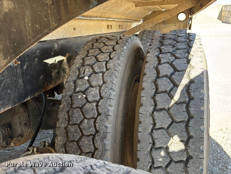 image for item FC1525 1988 Ford LT9000 ready mix truck