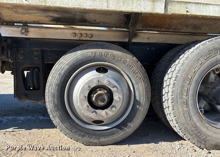 image for item FC1525 1988 Ford LT9000 ready mix truck