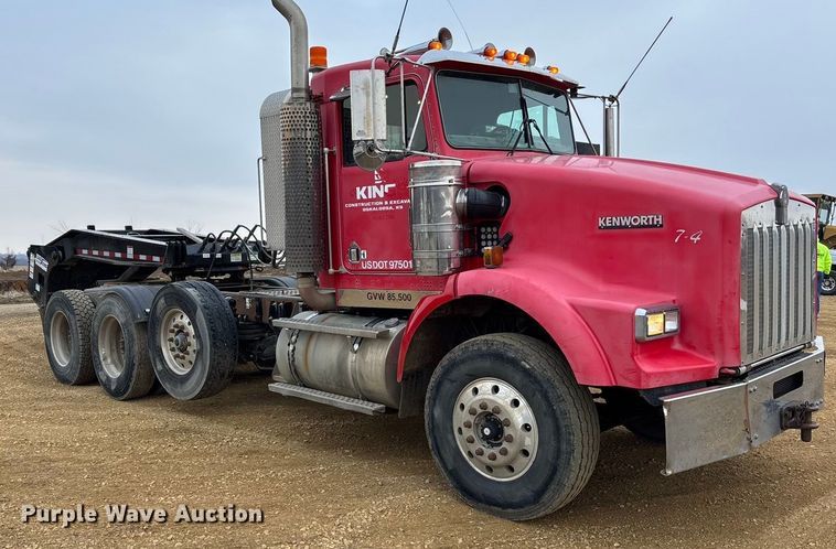 image for item FC1531 2003 Kenworth T800 semi truck