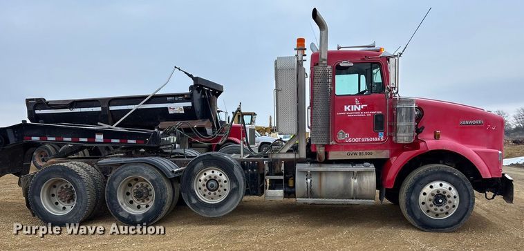image for item FC1531 2003 Kenworth T800 semi truck